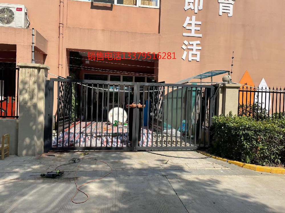 陕西省，西安市，长安区，航天城第二幼儿园铝亿门安装到位